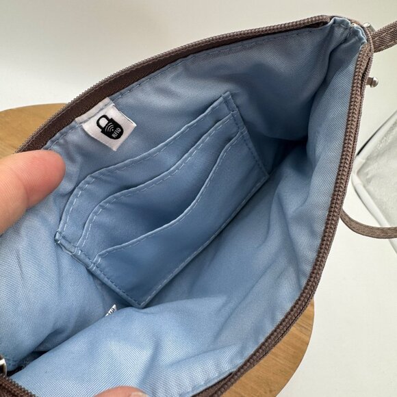 Baggallini RFID Wristlet Purse Wallet Gray Neutral Minimalist Travel read - Picture 6 of 10